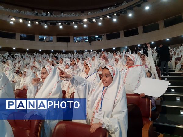 جشن تکلیف با شکوه ۲۰۰۰ نفره دانش‌آموزان کلاس سومی منطقه ۱۷