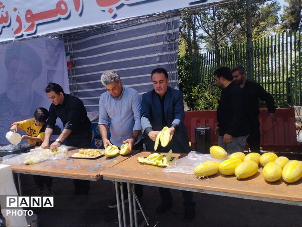 به شوقِ راهِ عشق، دل از جهان بریدیم ، به نامِ رهبر و شهدا، رهِ وفا گزیدیم