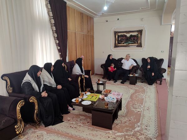 دیدار دانش‌آموزان هنرستان بصیرت با خانواده جانباز قاسم رسائی پور
