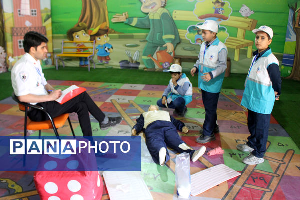 رقابت گروه‌های منتخب مدارس پسرانه استان قم در نخستین جشنواره سفیران سلامت 