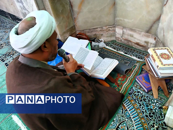 حضور نوجوانان در دعای عرفه 