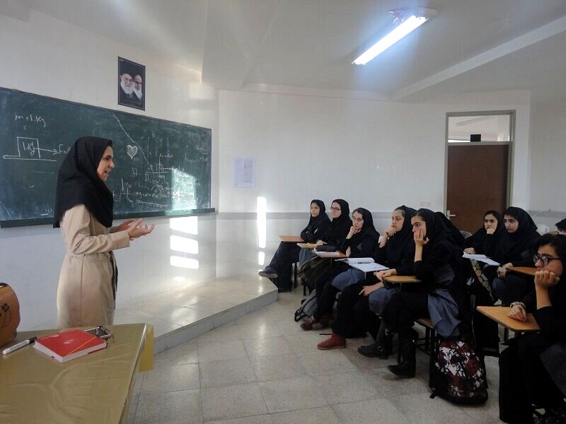 مشکلات خانوادگی مانع  تلاش مستمر من در تحصیل نشد 