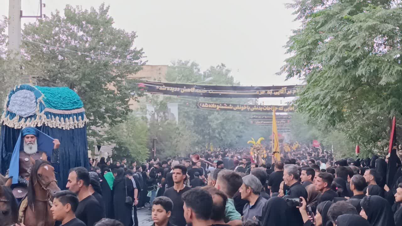 مراسم خیمه‌برداری و خیمه‌کوبی در نوش آباد به مناسبت تاسوعای حسینی و ورود کاروان اباعبدالله الحسین به کربلا