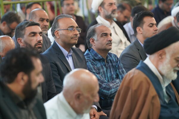 حضور مدیرکل آموزش‌وپرورش استان در نماز جمعۀ شهر اصفهان