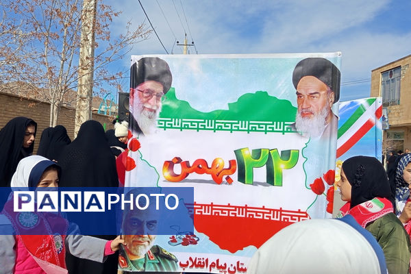 حضور پرشور دانش‌آموزان شهر بهمن در راهپیمایی ۲۲ بهمن ماه