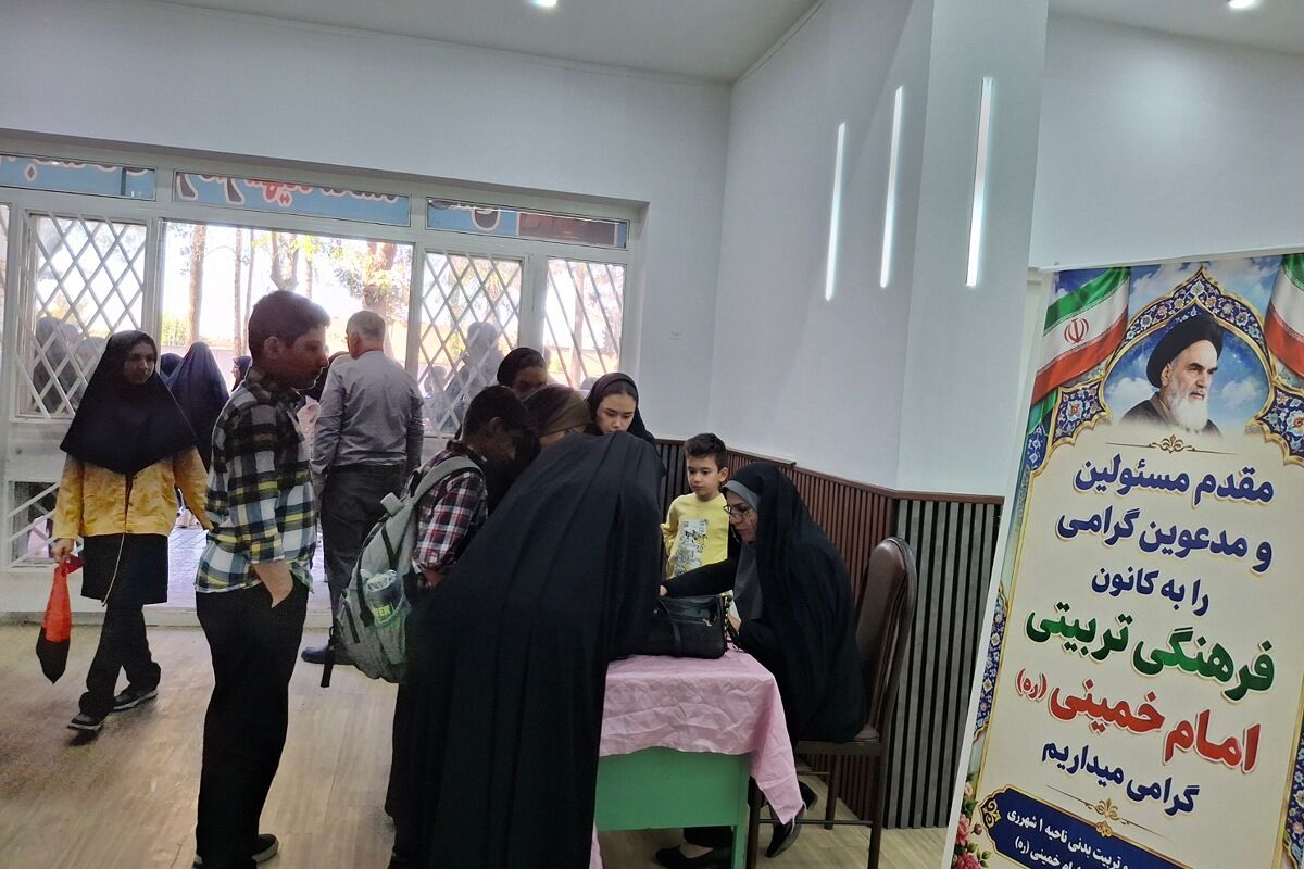 شگوه بی نظیر دانش‌آموزان و فرهنگیان ناحیه یک شهرری در مسابقات استانی قرآنی و فرهنگی و هنری 