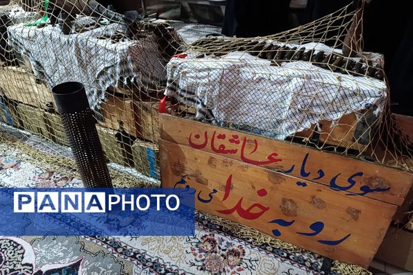 ادای احترام دانش‌آموزان دبیرستان هدی به مقام شامخ شهدا در یادواره محلی