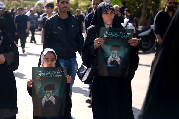 برگزاری مراسم وداع تهرانی‌ها با پیکر ابراهیم رئیسی و همراهانش