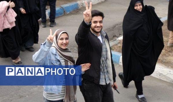 حضور پرشور مردم پاکدشت در راهپیمایی ۲۲ بهمن 