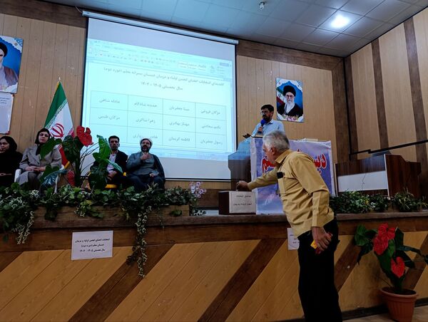 جلوه‌هایی از انتخابات انجمن اولیا دبستان معلم ۲ در آشخانه 