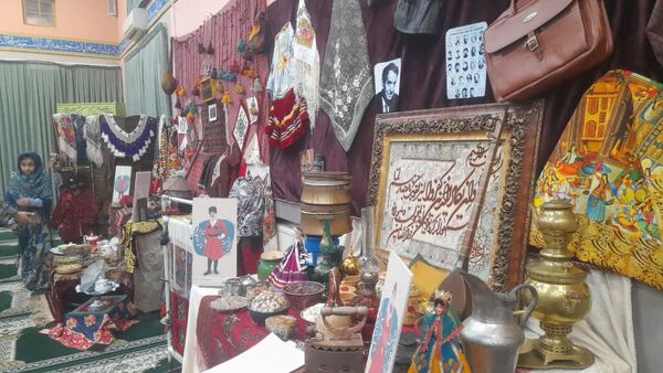 جشنواره قومی و محلی در دبستان آرمیتا مصلی نژاد ناحیه 7