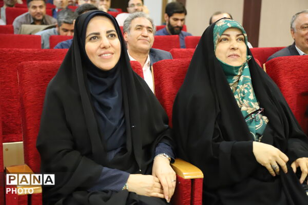 نشست صمیمی مدیرکل آموزش و پرورش تهران با مدیران مدارس منطقه ۱۳