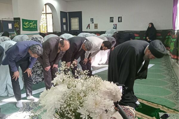  زنگ نماز در هنرستان آفرینش پردیس با حضور امام جمعه و مدیر آموزش و پرورش