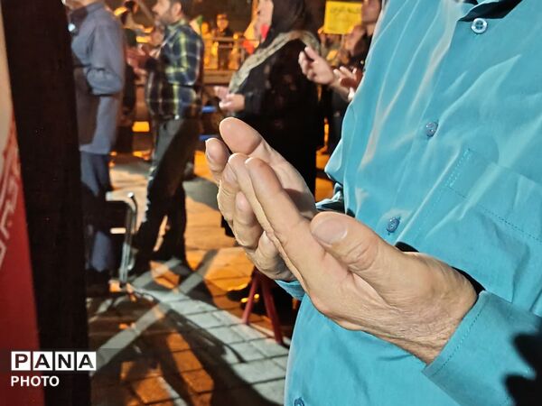 حسینیه امام خامنه ای(ره)به وسعت ایران،در شب صد و بیست و هفتم
