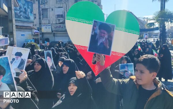 حضوری حماسی و عاشقانه در رثای رهبر