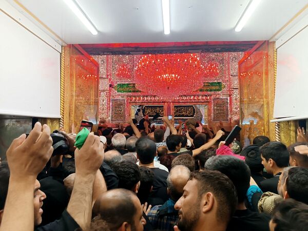 حضور زائران در مراسم پیاده‌روی اربعین حسینی