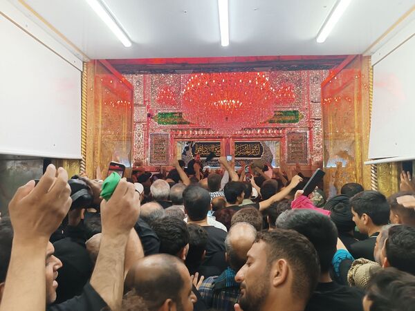 حضور زائران در مراسم پیاده‌روی اربعین حسینی