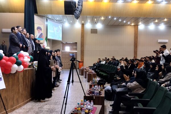 تقدیر از برگزیدگان کشوری و استانی مسابقات فرهنگی و قرآنی ناحیه 3 شیراز