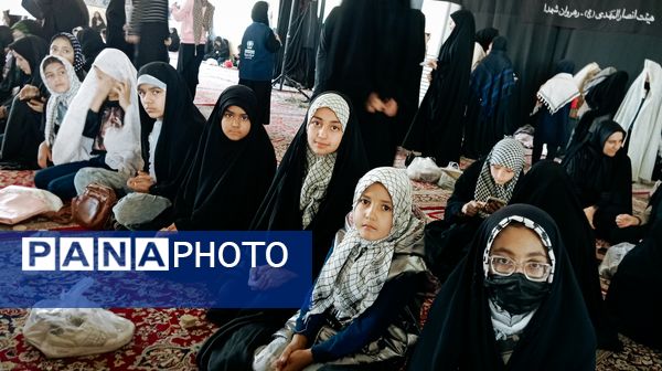 حضور دانش آموزان در نماز جمعه کاشمر