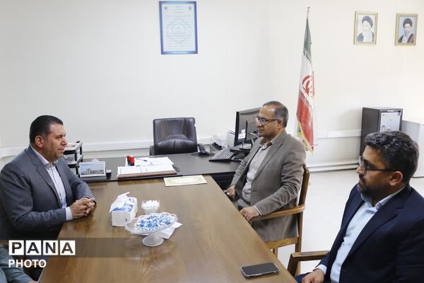تقدیر فرماندار فیروزکوه از کارکنان تأمین اجتماعی و بهزیستی به مناسبت هفته تأمین اجتماعی