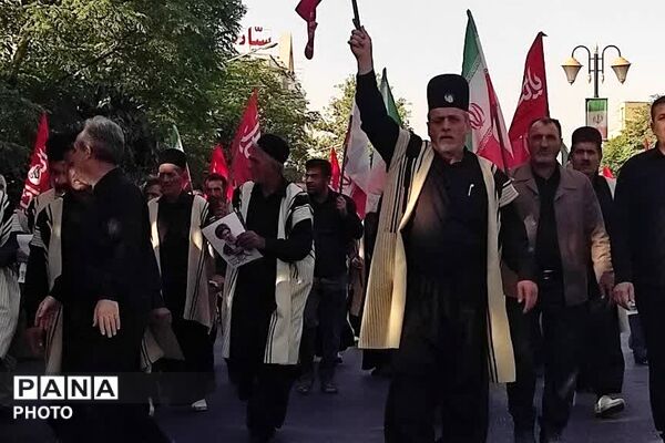 حضور اقشار مختلف از مردم ایران در مراسم تشییع رهبر شهید 