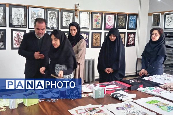 برپایی نمایشگاه آثار هنری دانش‌آموزان به مناسبت دهه فجر 