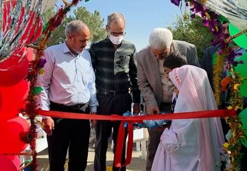 احداث زمین چمن مصنوعی در مدرسه ۱۲ بهمن بهارستان‌دو