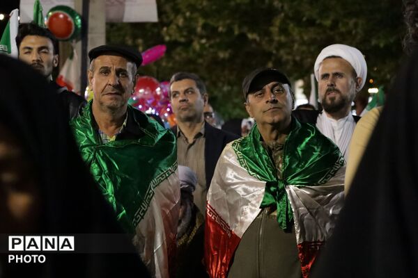 شب پنجاه و هشتم تجمعات مردم کرج در پی فرمان رهبر انقلاب 
