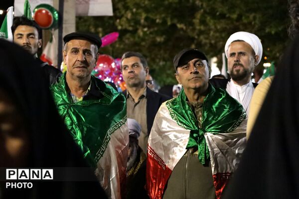 شب پنجاه و هشتم تجمعات مردم کرج در پی فرمان رهبر انقلاب 