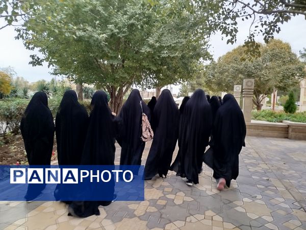 اعزام دانش‌آموزان شهرستان دره شهر به اردوی زیارتی قم