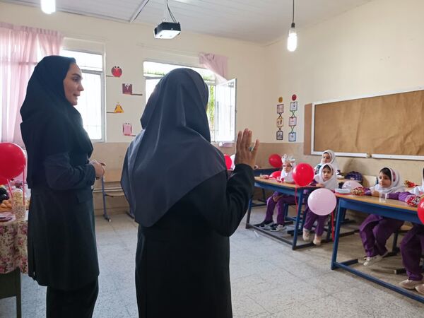جشن شکوفه‌ها در دبستان شهید رجایی ایزدشهر