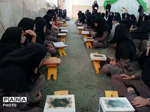 محفل انس با قرآن کریم به مناسبت ماه مبارک رمضان در آموزشگاه خلیج فارس مروست