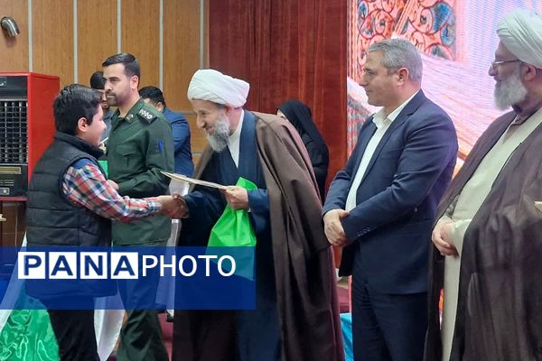 آیین تجلیل از برگزیدگان مسابقات قرآن و عترت بسیج قرچک