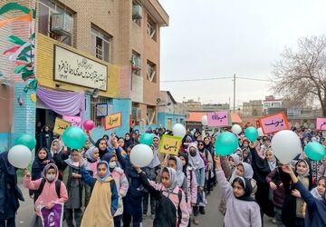 جشن مبعث پیامبر مهربانی‌ها در دبستان دخترانه مهندس رحمانی‌فرد ناحیه یک مشهد