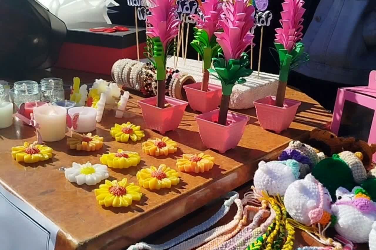 بازارچه نوروزی در هنرستان مرضیه 