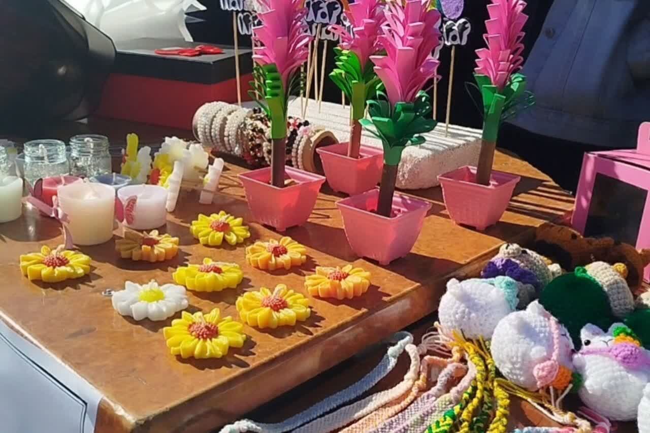بازارچه نوروزی در هنرستان مرضیه 