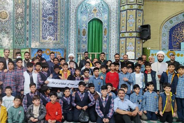 نماز جمعه شهرستان ورامین با حضور پرشور دانش‌آموزان 