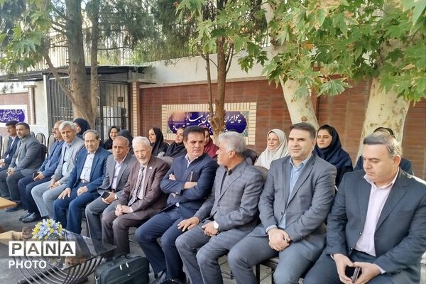 لبخند امید در آیین گشایش دبیرستان فرزانگان دو