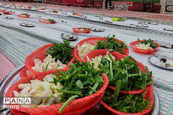 سفره های ساده افطاری در شهر بار نیشابور