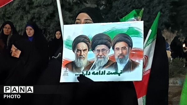 حماسه سازی مردم نیشابور در بیستمین شب از راهپیمایی های مردمی بلوار فضل 