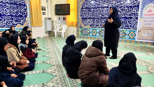 محفل انس با قرآن در دبیرستان نمونه دولتی حضرت زینب (س)