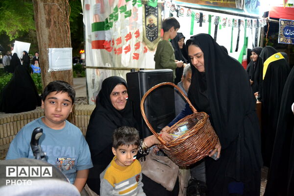 میدان‌داری دانش‌آموزان و دبیران دبیرستان امام حسین (ع) در موکب سفیران قرآن اردکان