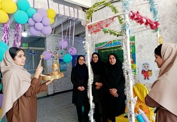 لبخند مهر بر لبان دانش‌آموزان فاطمیه