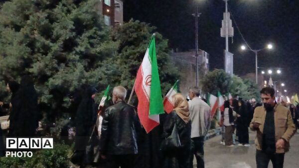 پرچم های ایران بر دستان وطن دوستان نیشابوری 