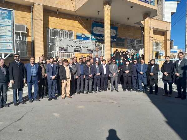 آیین گلباران تمثال امام خمینی(ره) در آغاز دهه فجر