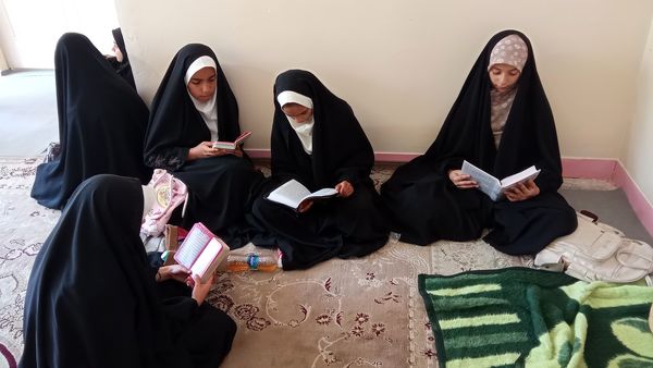 ۷۰ دانش‌آموز در قاب نور؛ مسابقه حفظ قرآن در دارالقرآن ندای رحمت