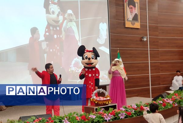 اجتماع 700 نفری پدران و دختران دانش آموز مدرسه علامه طباطبایی منطقه پردیس به مناسبت روز دختر