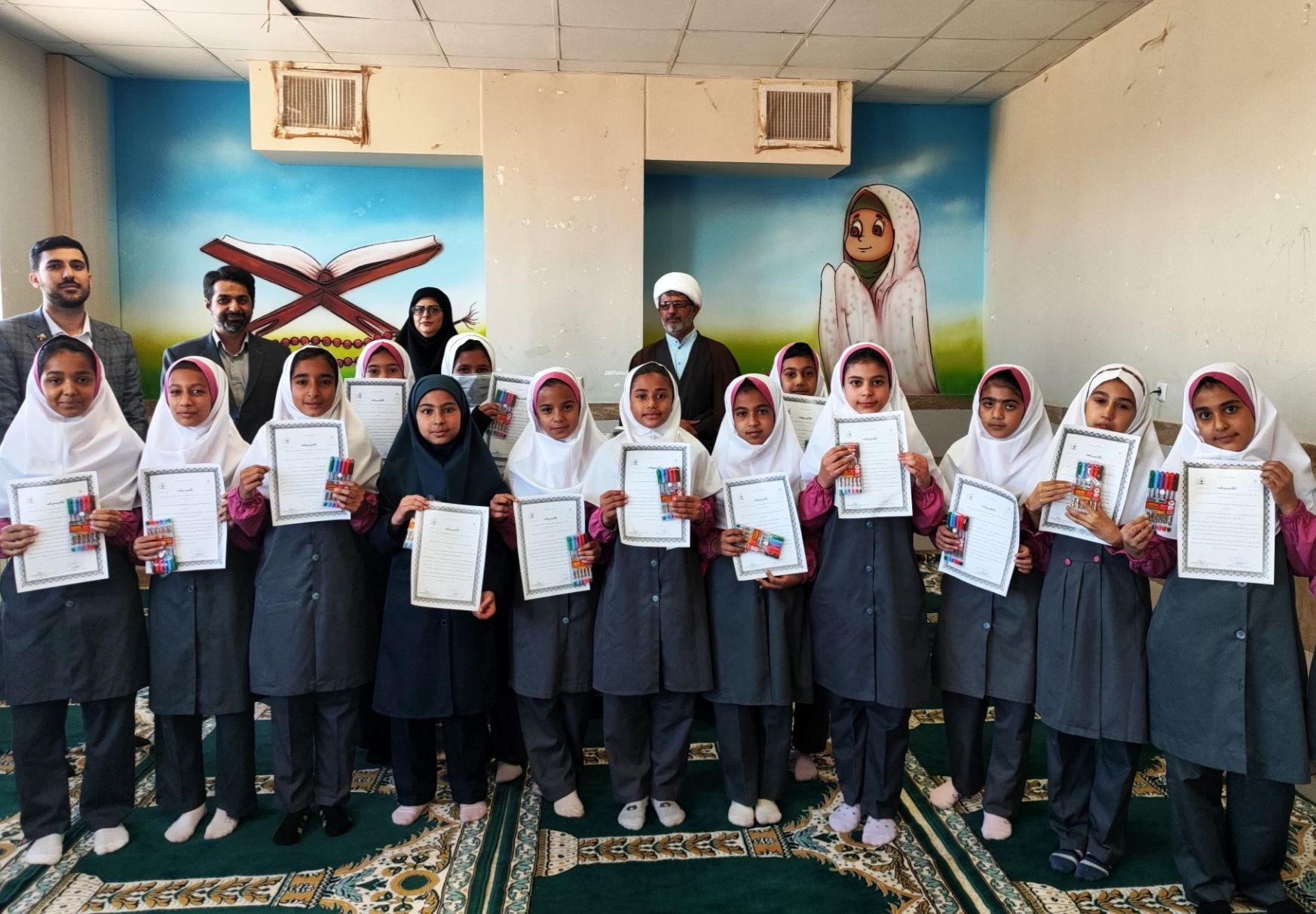 تجلیل از دانش‌آموزان برتر فرهنگی و هنری مقطع ابتدایی منطقه جلگه رخ