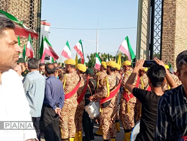 مراسم خاکسپاری شهیده دانش‌آموز «فاطمه موحدان» در یزد