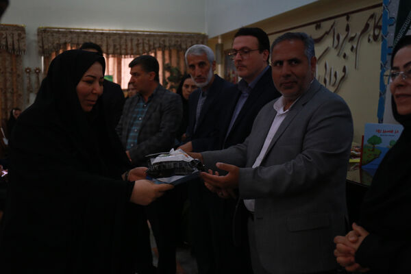 تجلیل برگزیدگان نوجوان سالم در ناحیه 5 تبریز
